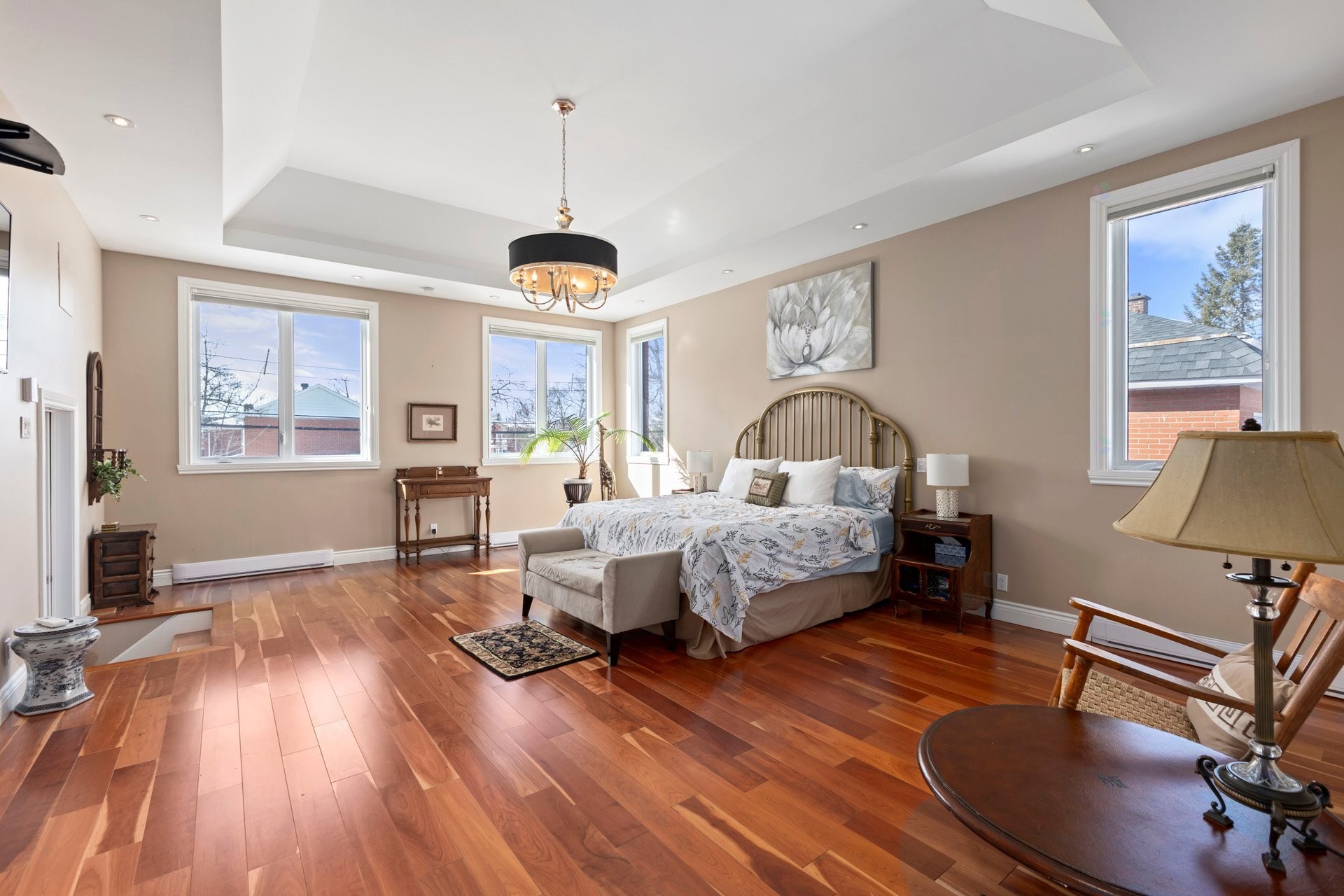 









325


Rue Gratton

,
Montréal (Saint-Laurent),




QC
H4M2C8

