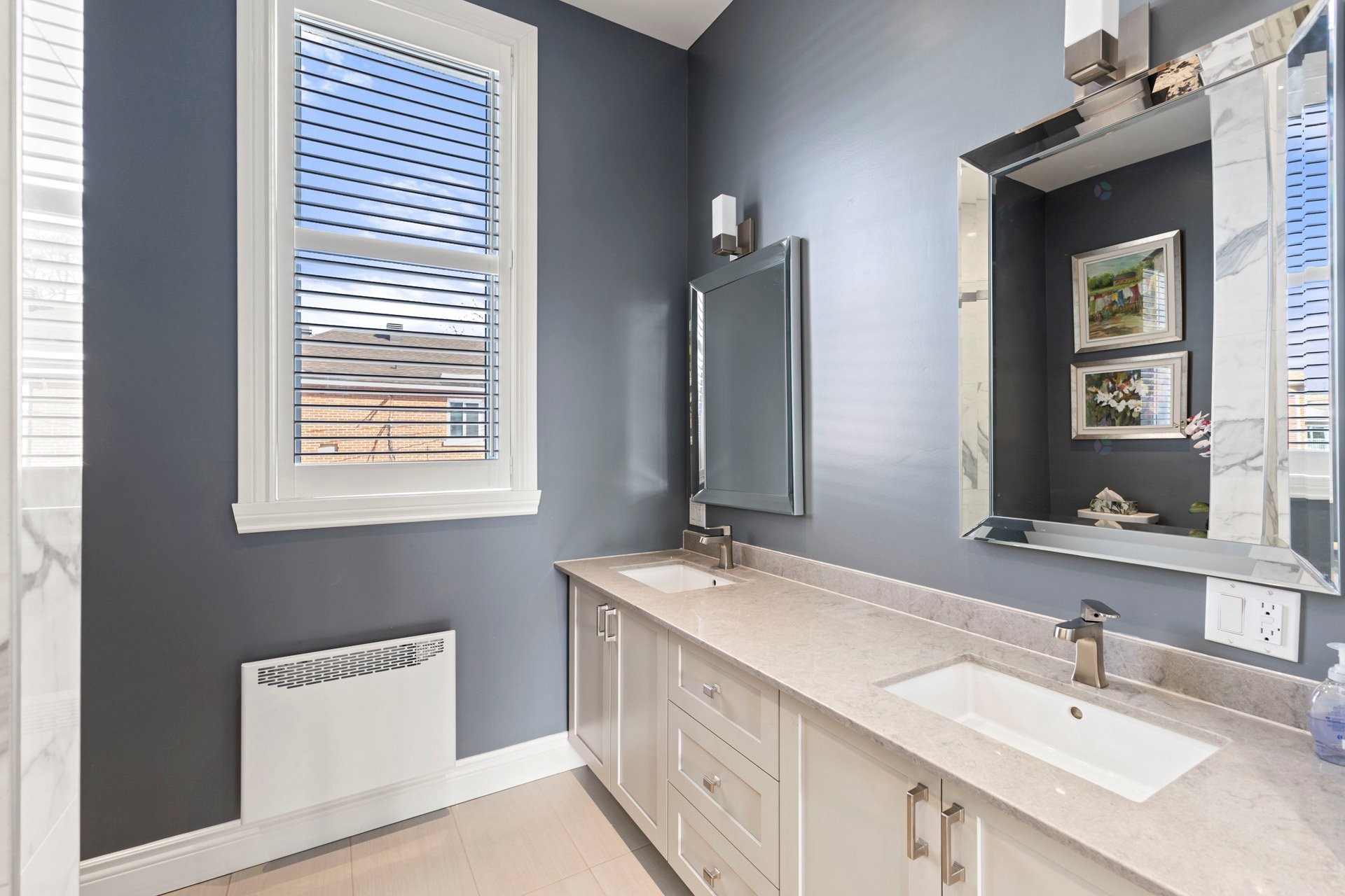 









325


Rue Gratton

,
Montréal (Saint-Laurent),




QC
H4M2C8

