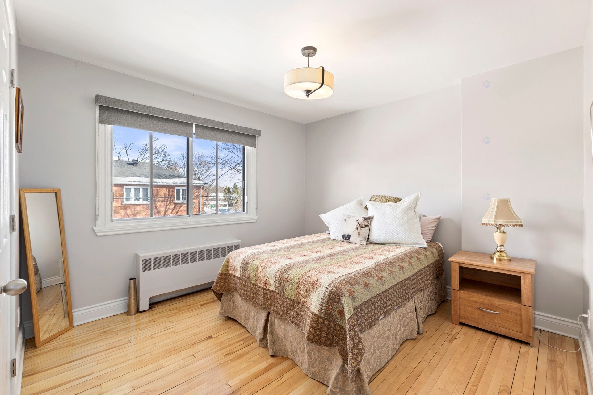 









325


Rue Gratton

,
Montréal (Saint-Laurent),




QC
H4M2C8

