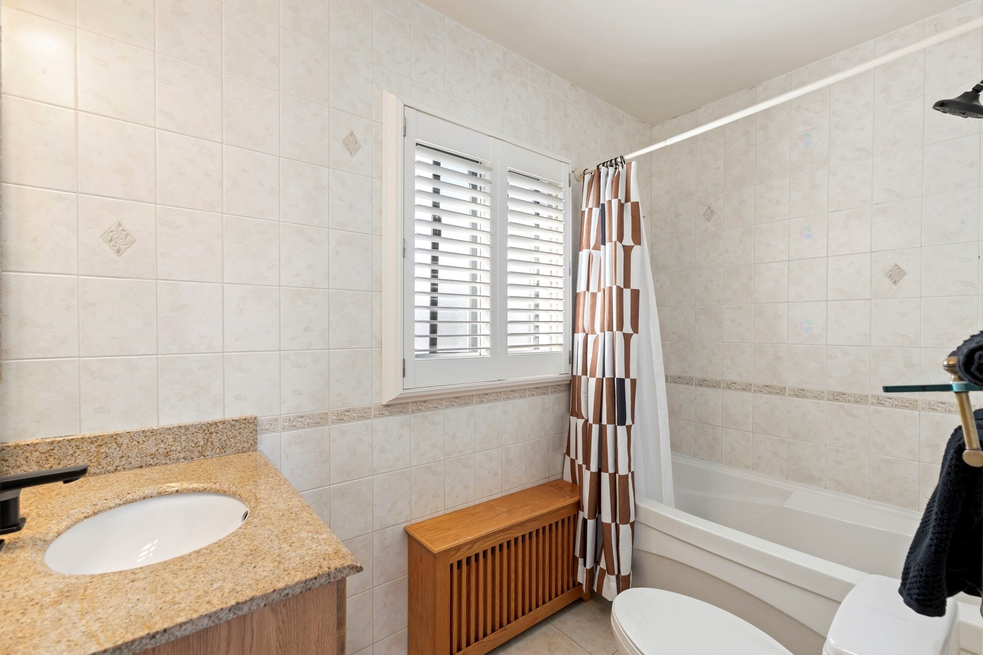 









325


Rue Gratton

,
Montréal (Saint-Laurent),




QC
H4M2C8

