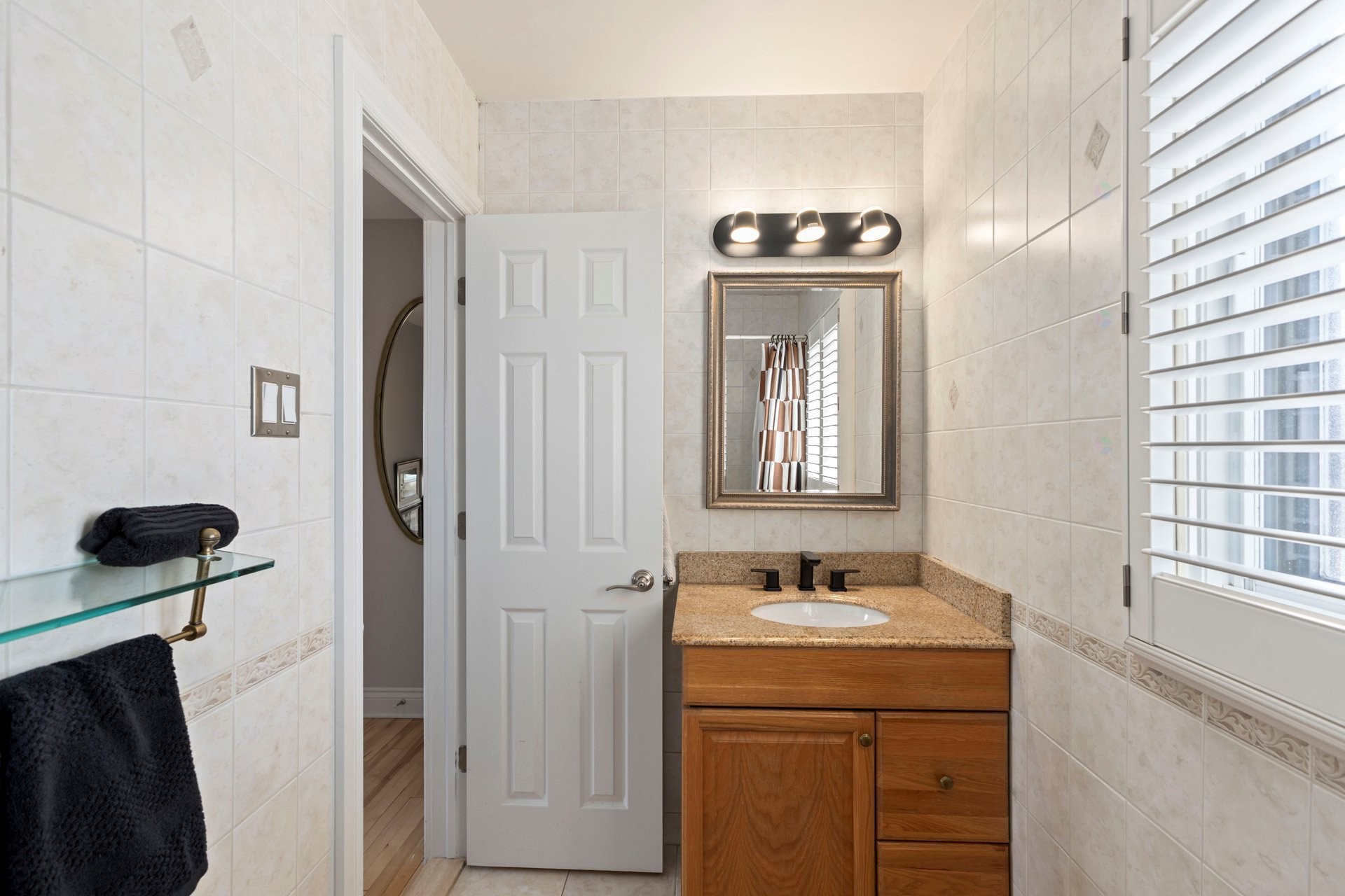 









325


Rue Gratton

,
Montréal (Saint-Laurent),




QC
H4M2C8

