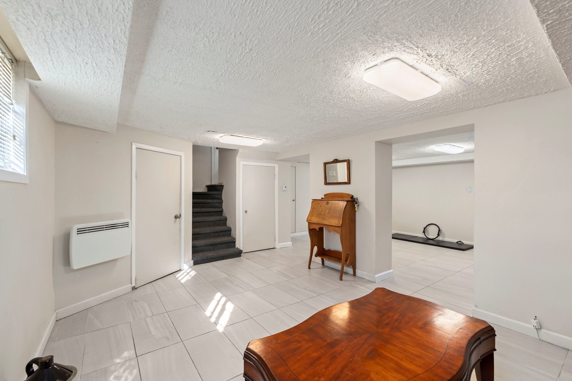 









325


Rue Gratton

,
Montréal (Saint-Laurent),




QC
H4M2C8

