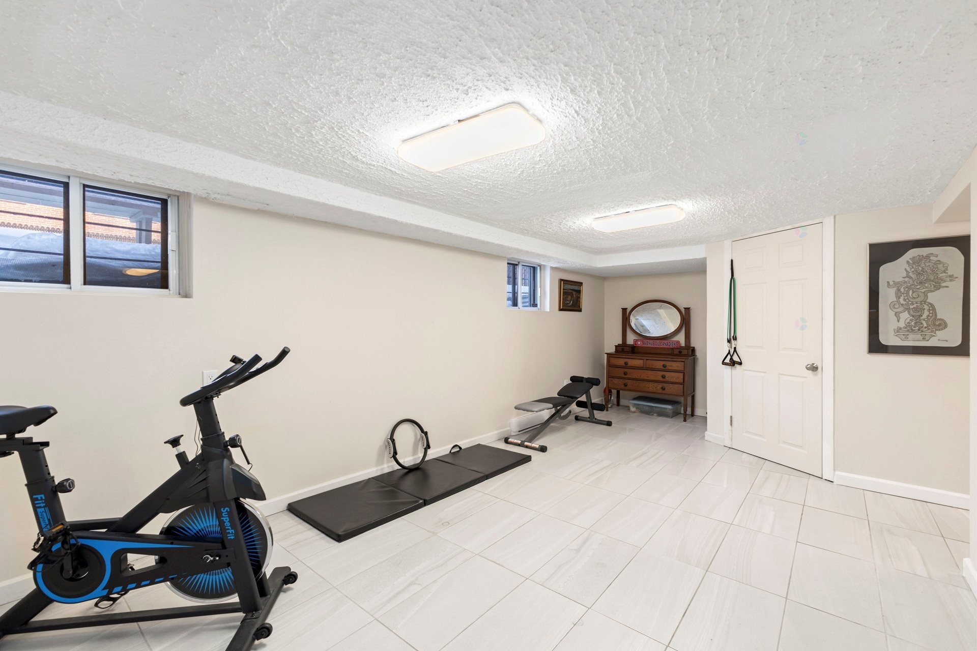 









325


Rue Gratton

,
Montréal (Saint-Laurent),




QC
H4M2C8

