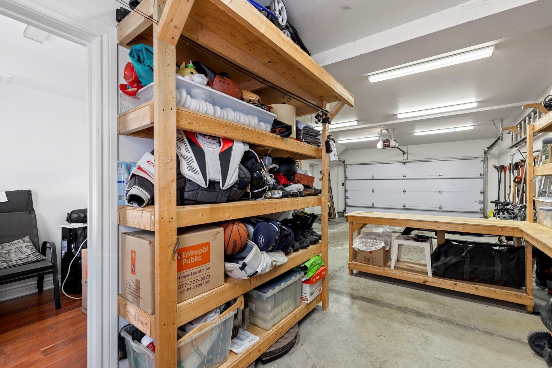 









325


Rue Gratton

,
Montréal (Saint-Laurent),




QC
H4M2C8

