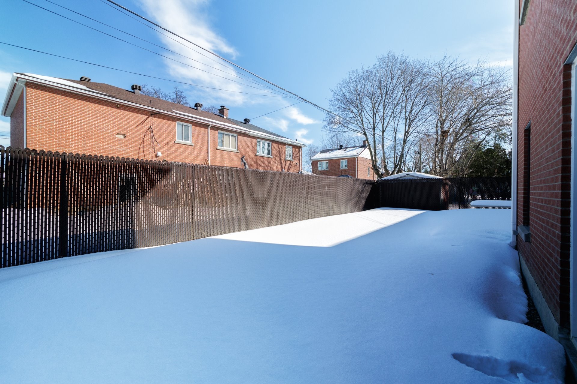 









325


Rue Gratton

,
Montréal (Saint-Laurent),




QC
H4M2C8

