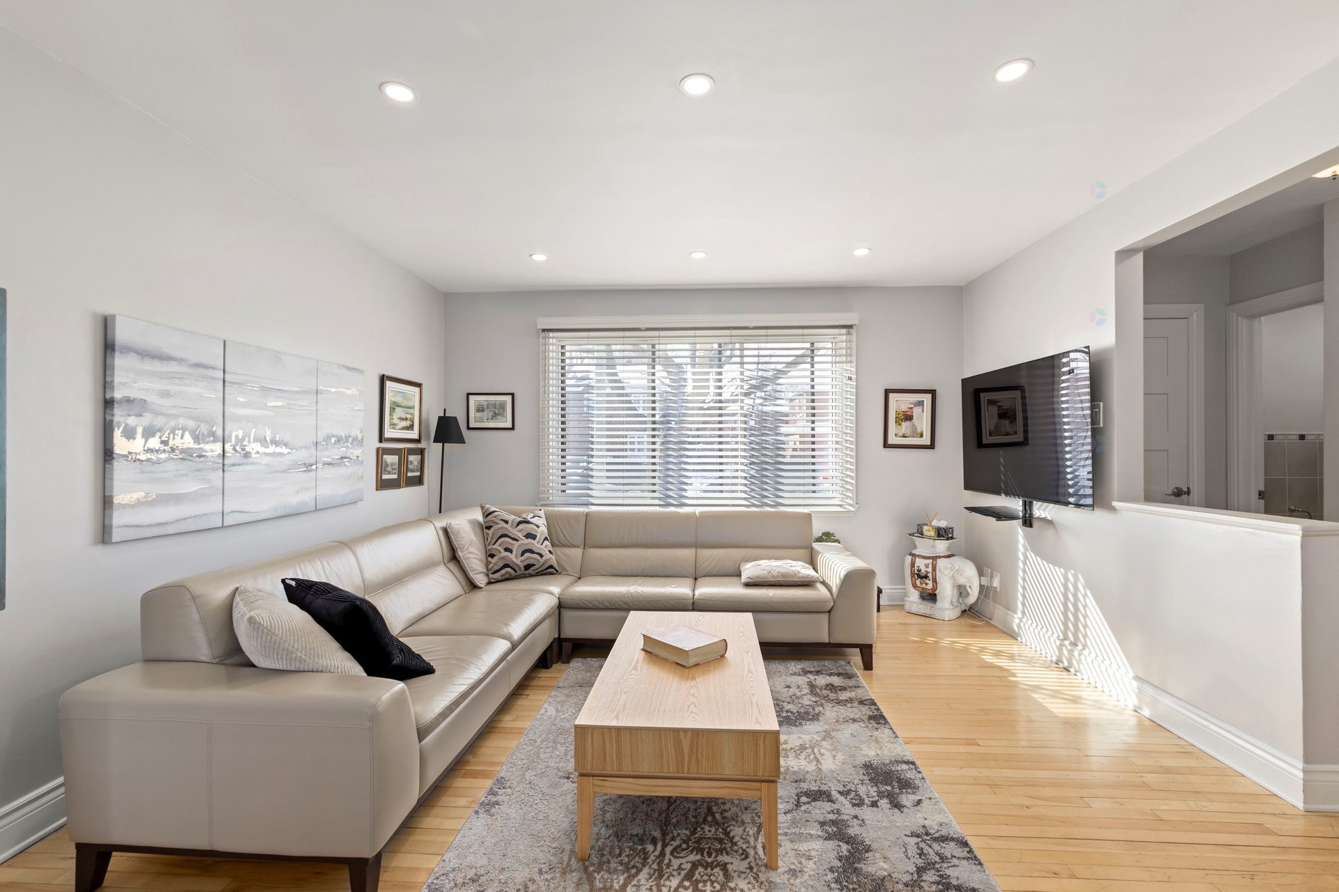 









325


Rue Gratton

,
Montréal (Saint-Laurent),




QC
H4M2C8

