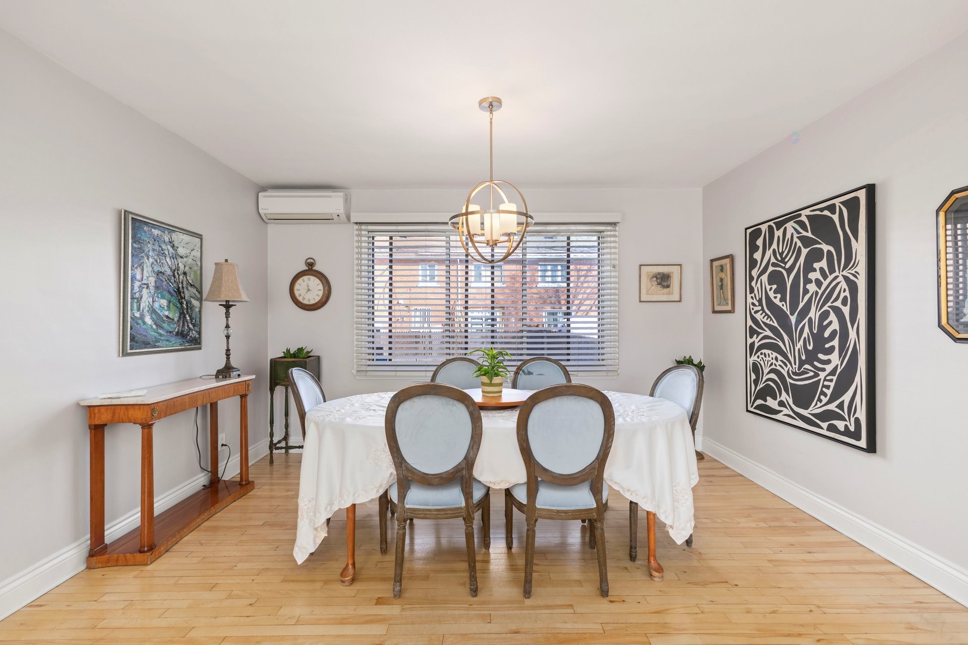 









325


Rue Gratton

,
Montréal (Saint-Laurent),




QC
H4M2C8

