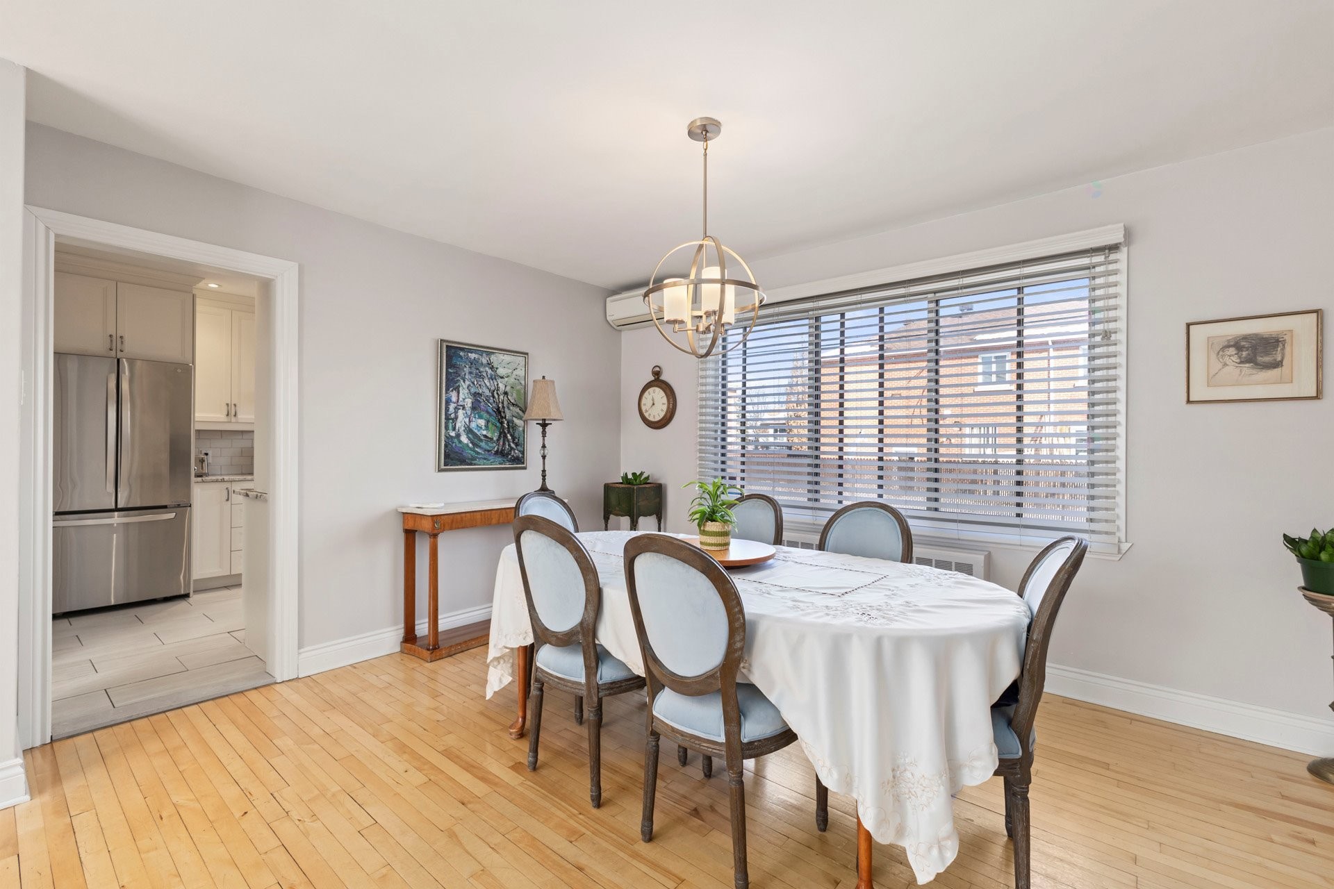 









325


Rue Gratton

,
Montréal (Saint-Laurent),




QC
H4M2C8

