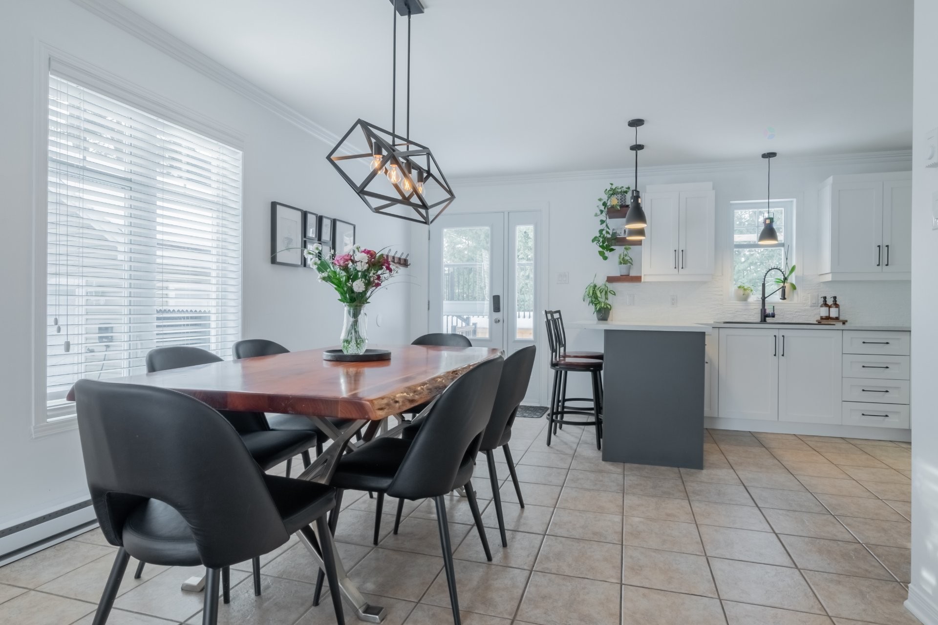 









306


Rue des Forêts

,
Saint-Jean-sur-Richelieu,




QC
J2W2E4

