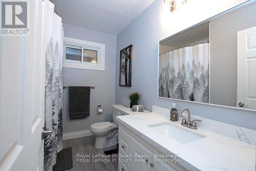 












8 CYRIL MARTIN PLACE

,
Severn (Coldwater),




Ontario
L0K1E0

