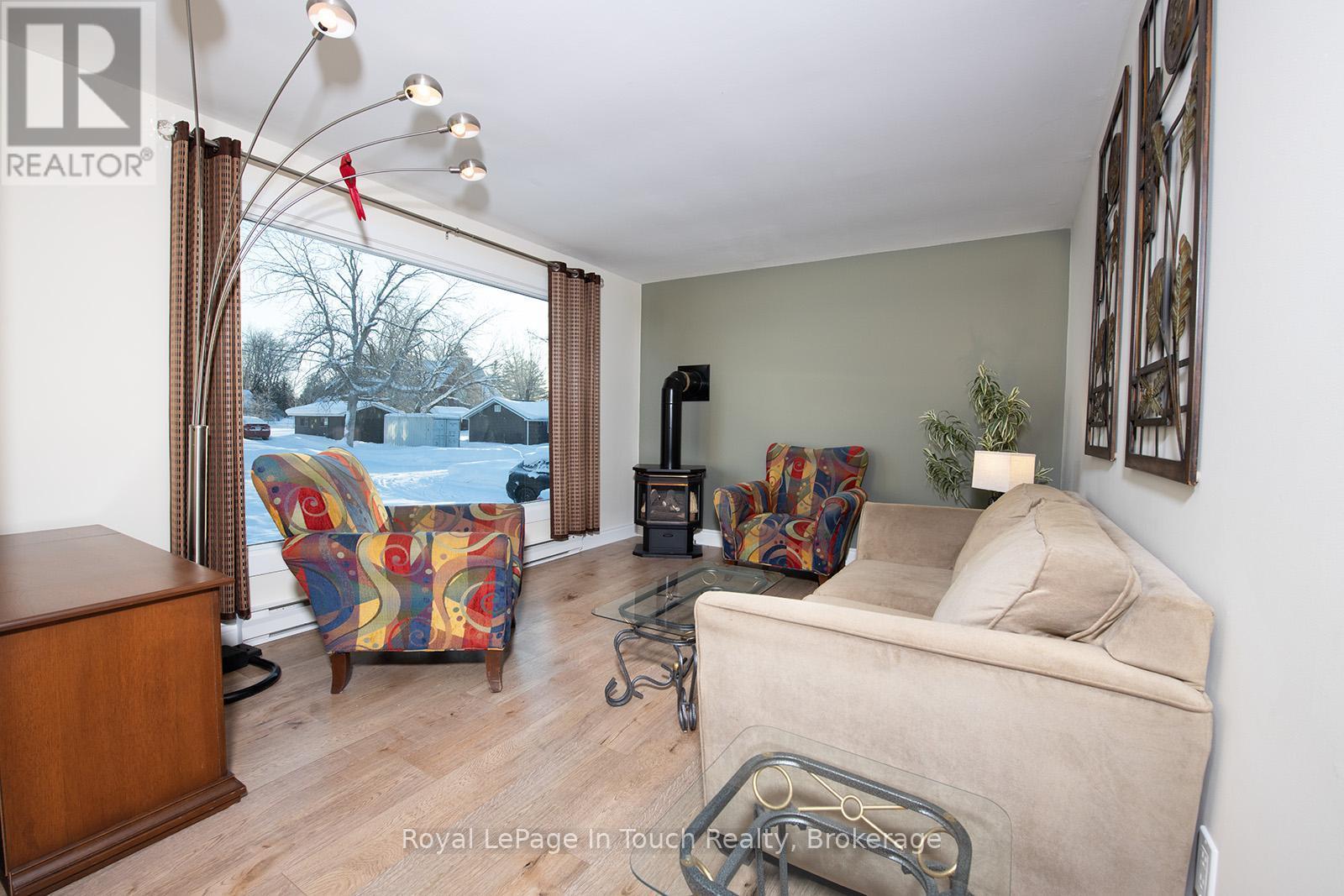 












8 CYRIL MARTIN PLACE

,
Severn (Coldwater),




Ontario
L0K1E0

