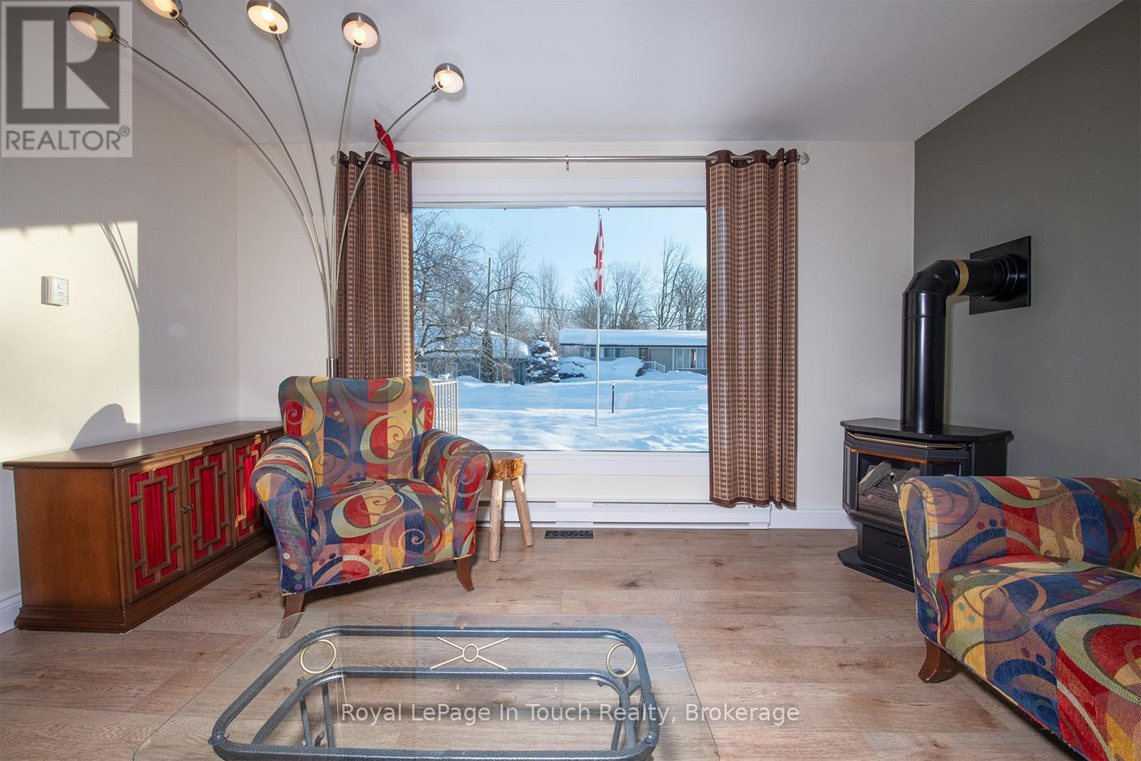 












8 CYRIL MARTIN PLACE

,
Severn (Coldwater),




Ontario
L0K1E0

