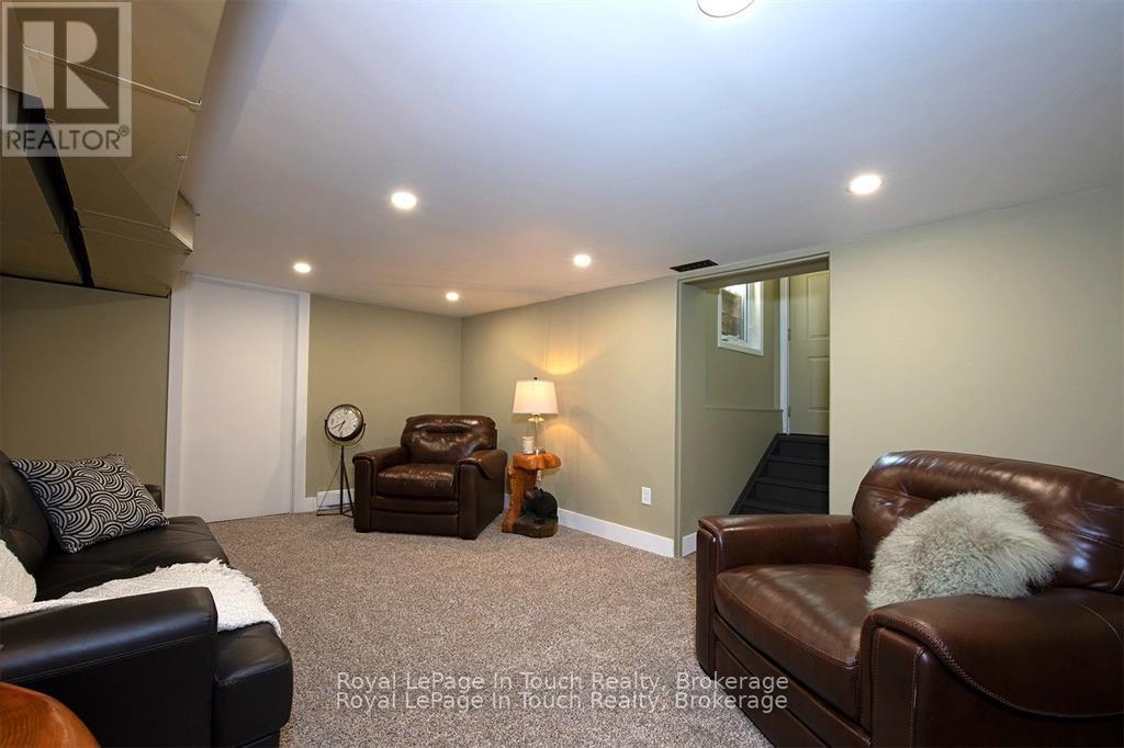 












8 CYRIL MARTIN PLACE

,
Severn (Coldwater),




Ontario
L0K1E0

