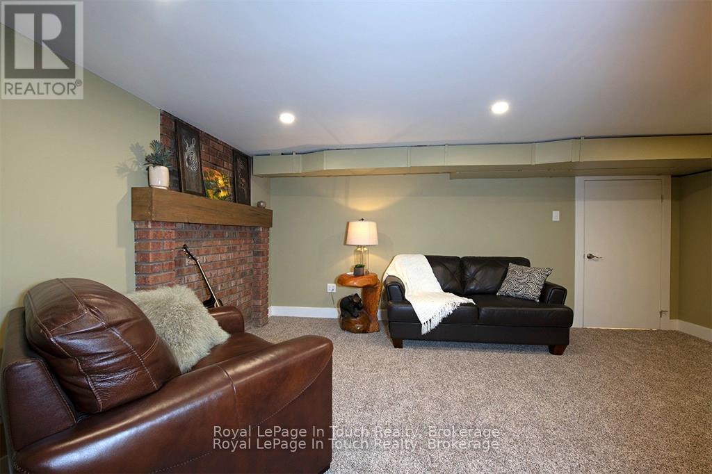 












8 CYRIL MARTIN PLACE

,
Severn (Coldwater),




Ontario
L0K1E0

