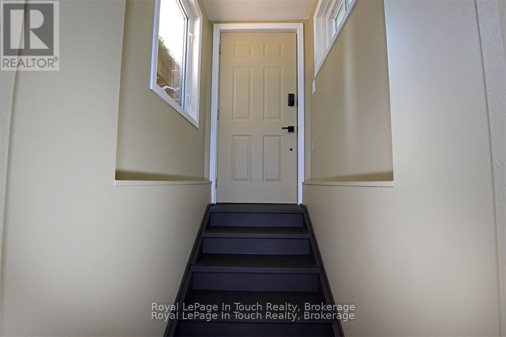 












8 CYRIL MARTIN PLACE

,
Severn (Coldwater),




Ontario
L0K1E0

