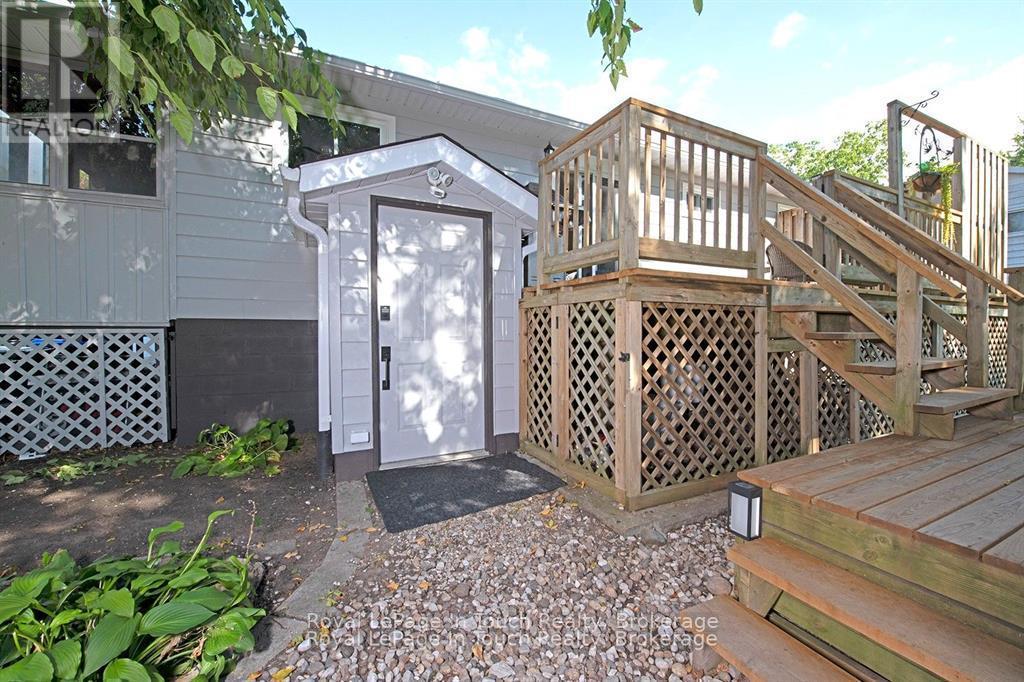 












8 CYRIL MARTIN PLACE

,
Severn (Coldwater),




Ontario
L0K1E0

