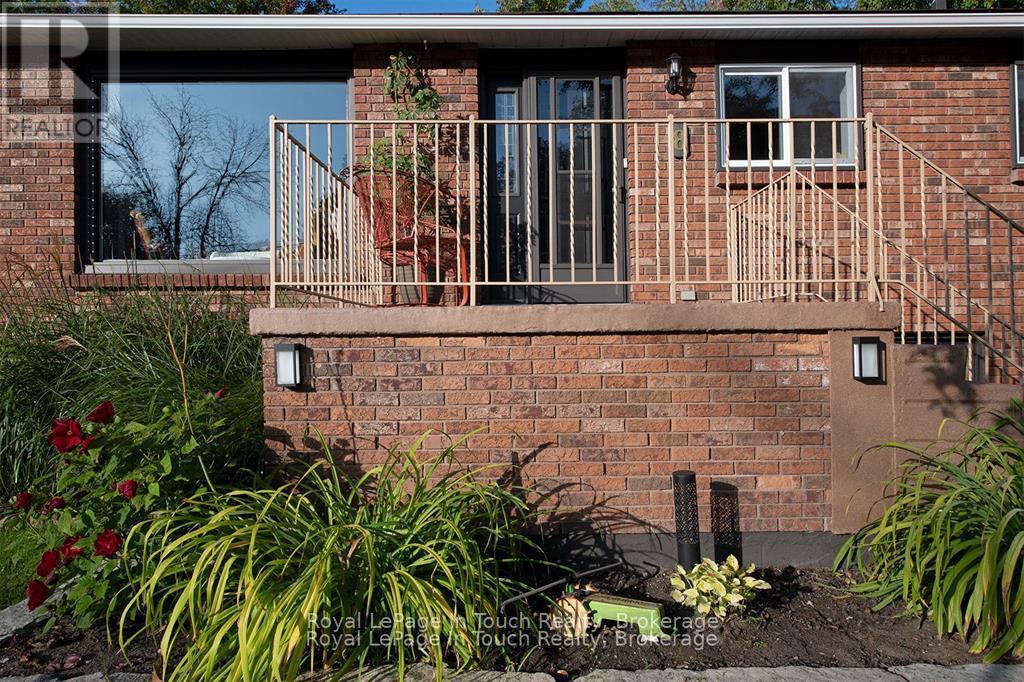 












8 CYRIL MARTIN PLACE

,
Severn (Coldwater),




Ontario
L0K1E0

