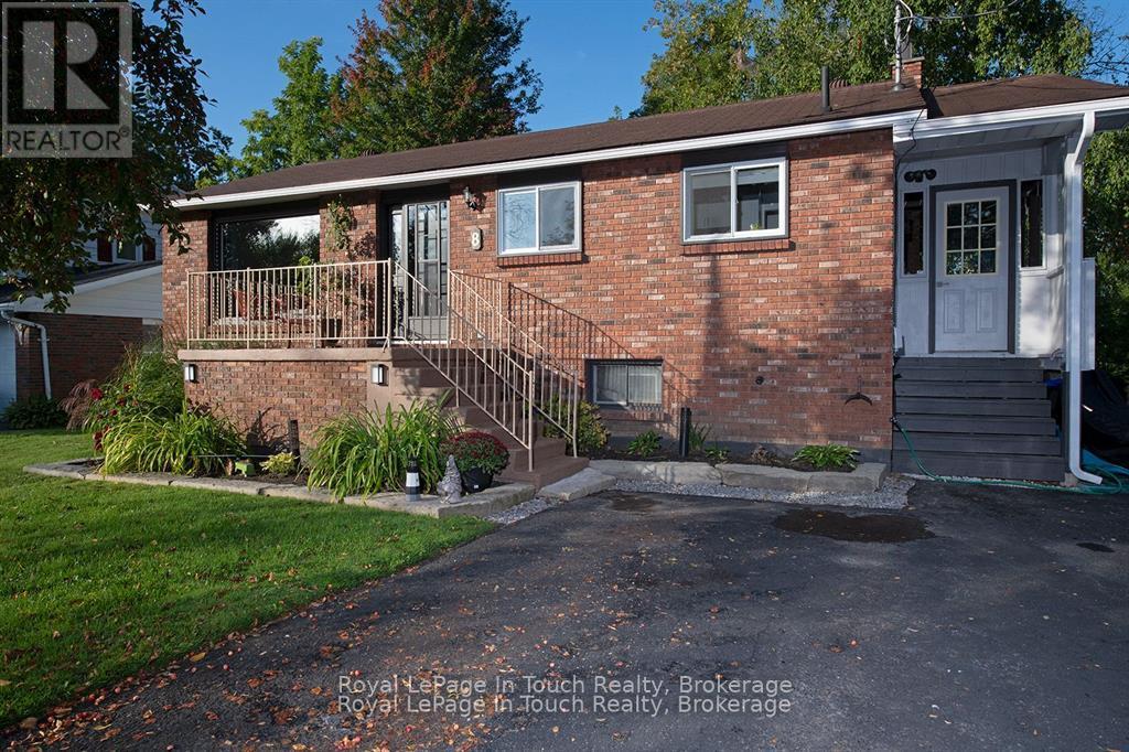












8 CYRIL MARTIN PLACE

,
Severn (Coldwater),




Ontario
L0K1E0

