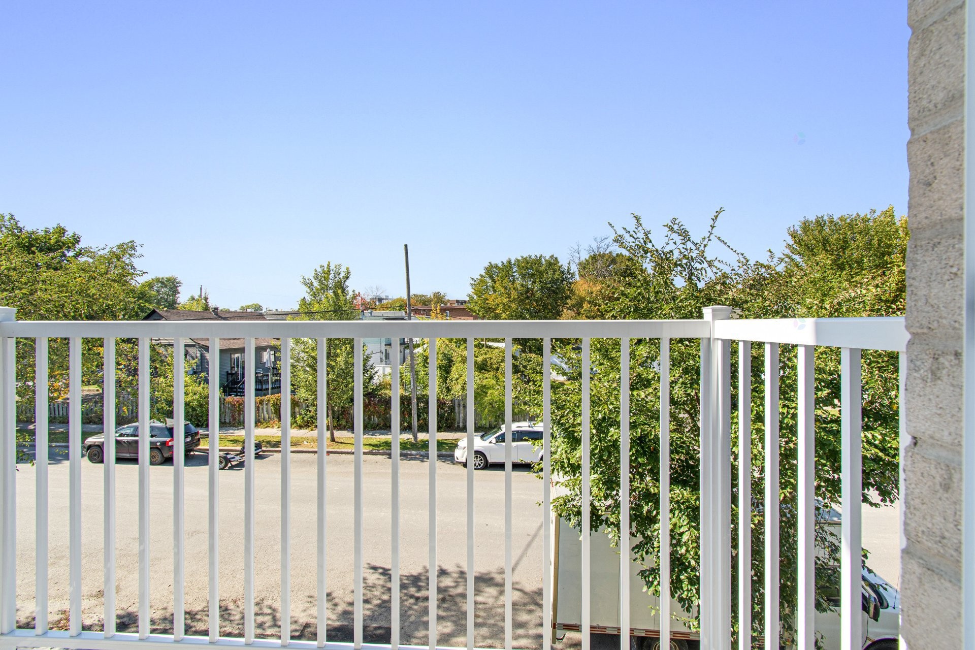 









696


79e Avenue

,
Laval (Chomedey),




QC
H7V3H9

