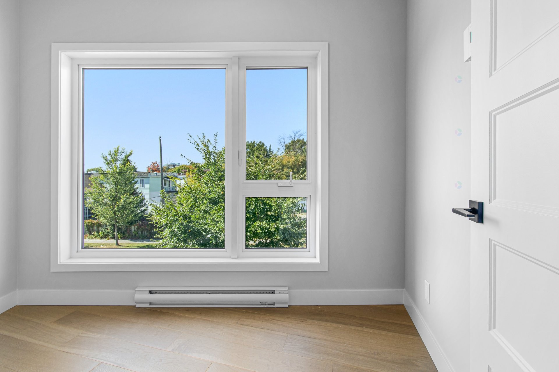 









696


79e Avenue

,
Laval (Chomedey),




QC
H7V3H9

