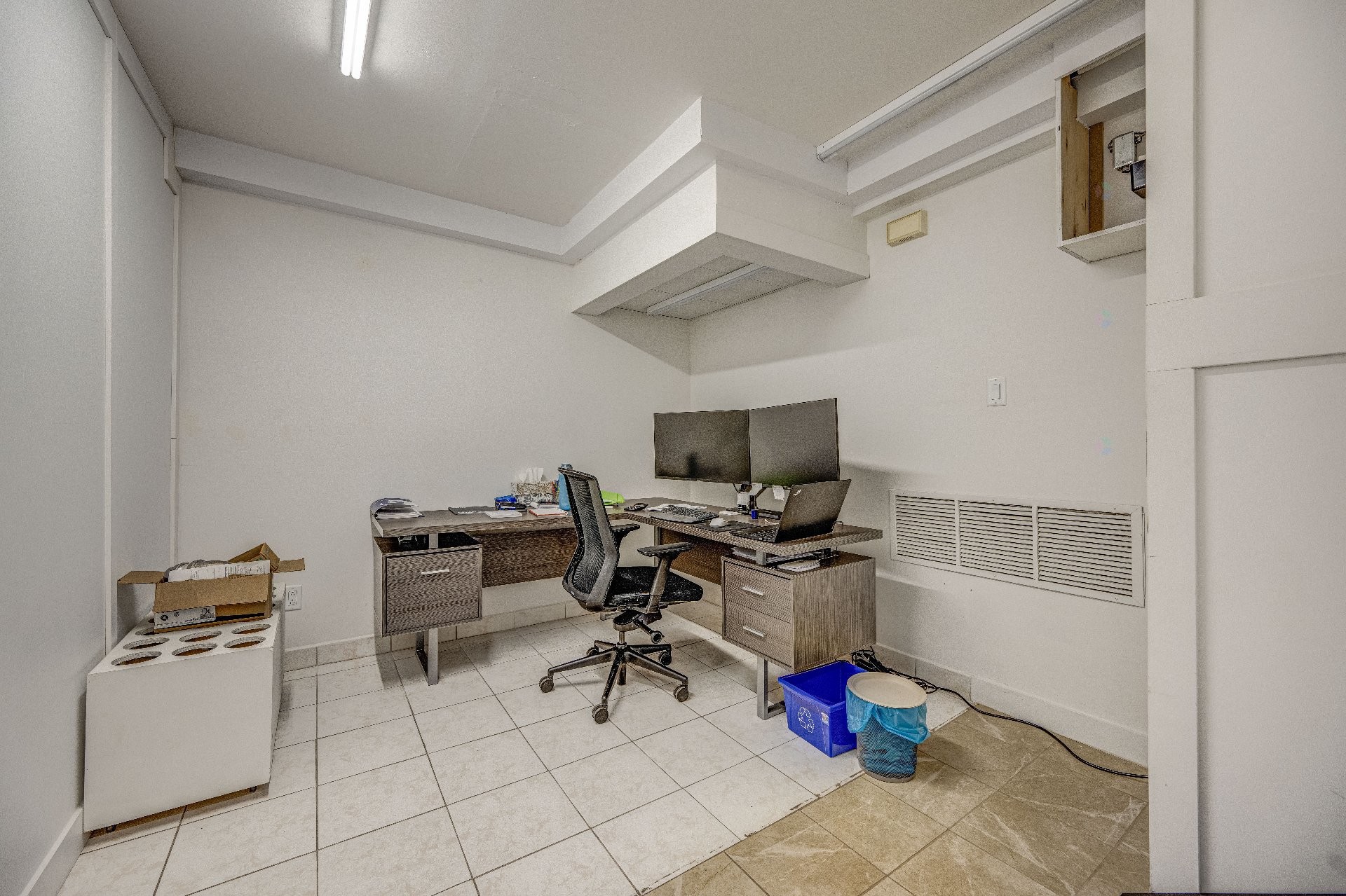 









145

 - 147


Rue de St-Faustin

,
Saint-Jérôme,




QC
J7Z2P5

