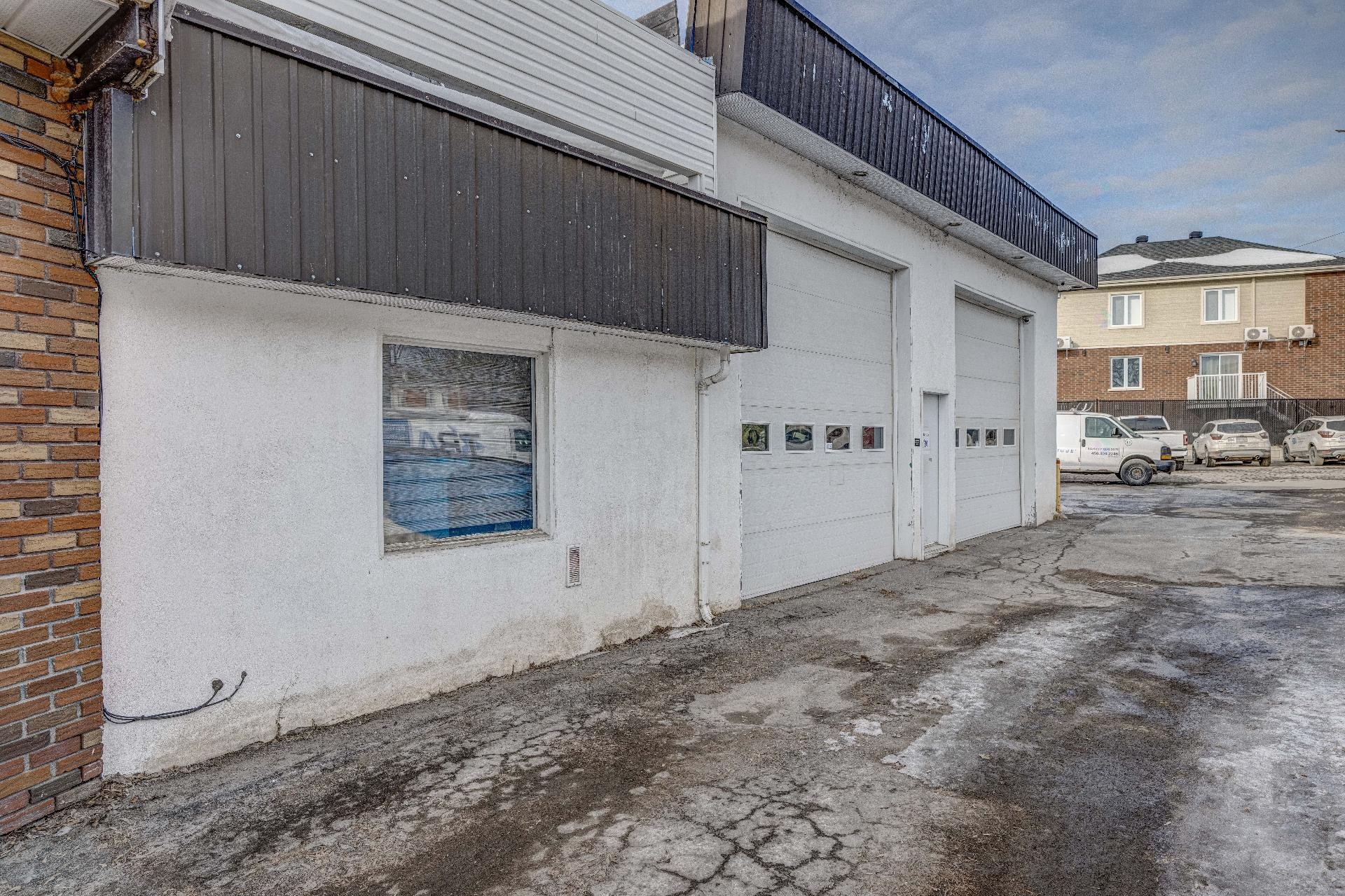 









145

 - 147


Rue de St-Faustin

,
Saint-Jérôme,




QC
J7Z2P5

