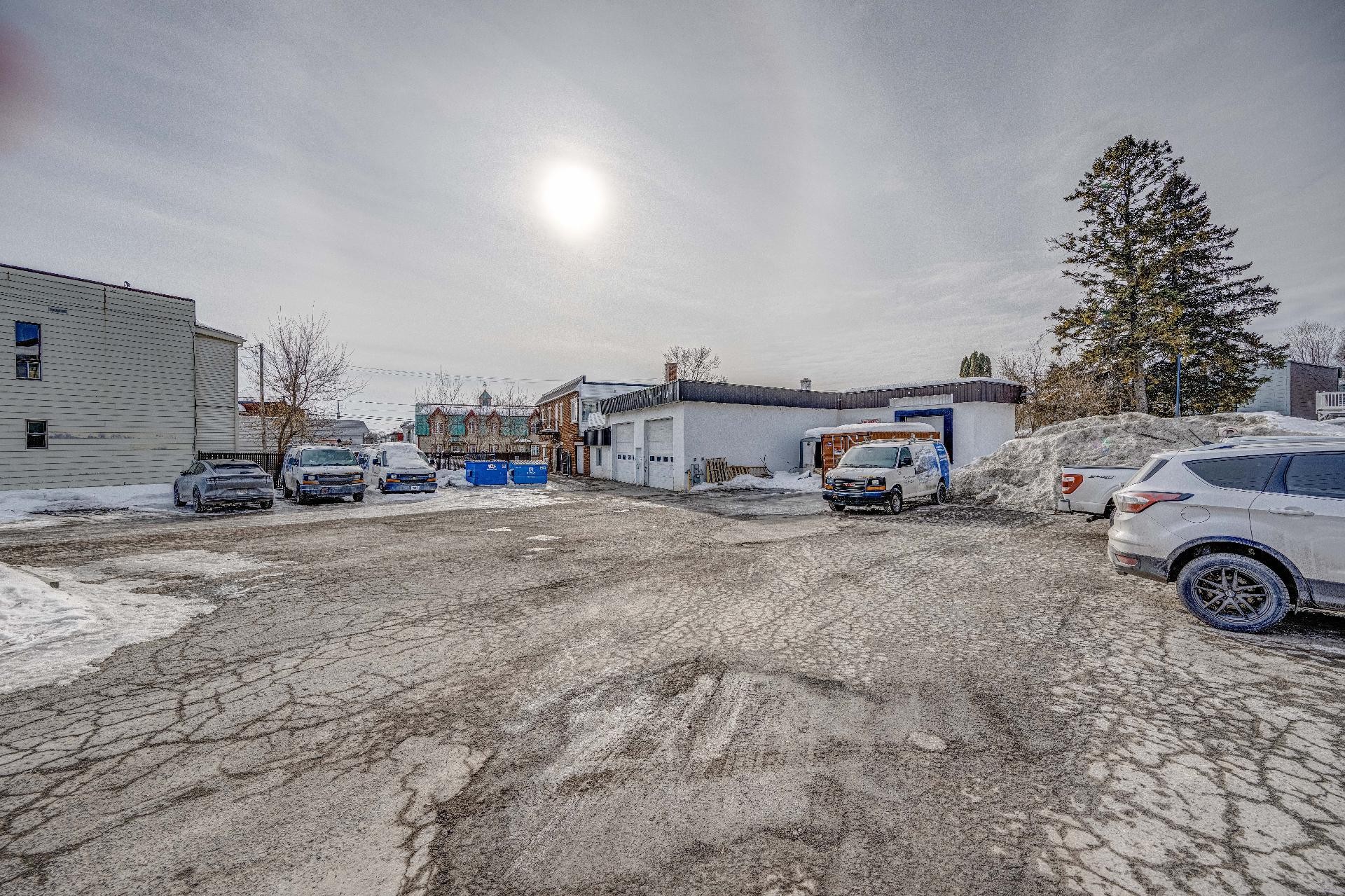 









145

 - 147


Rue de St-Faustin

,
Saint-Jérôme,




QC
J7Z2P5

