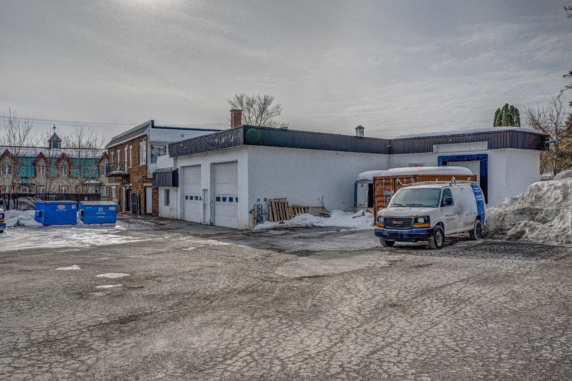 









145

 - 147


Rue de St-Faustin

,
Saint-Jérôme,




QC
J7Z2P5

