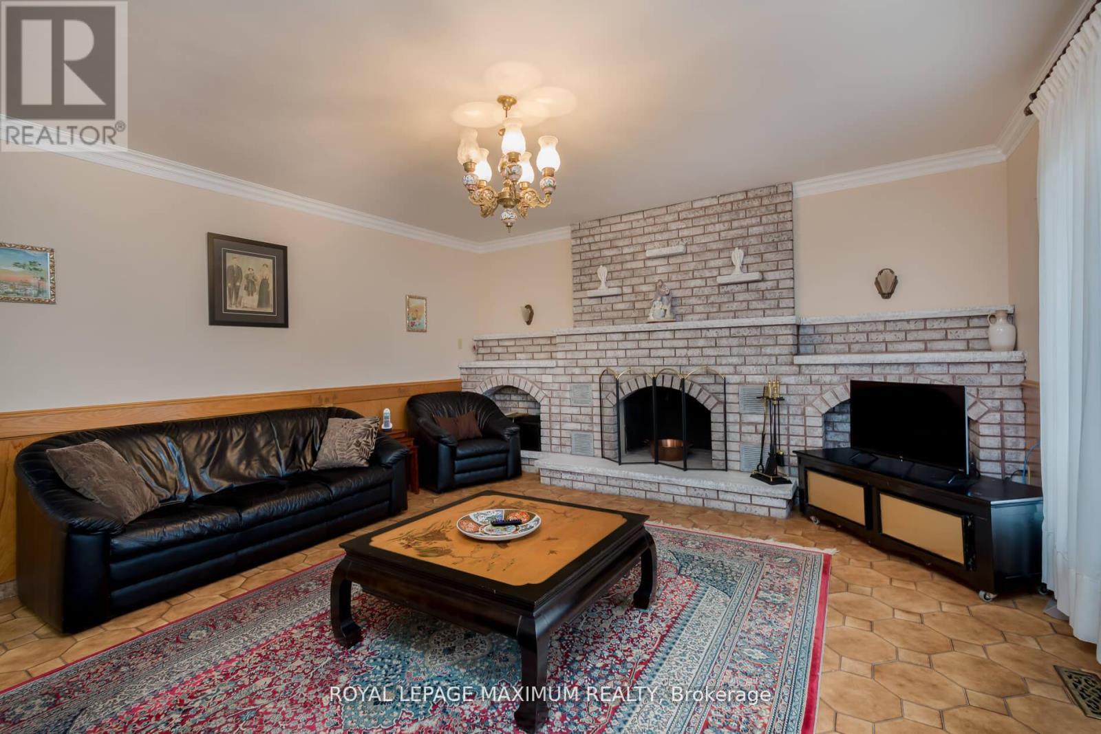 












119 GLEN LONG AVENUE

,
Toronto,




Ontario
M6B2M4

