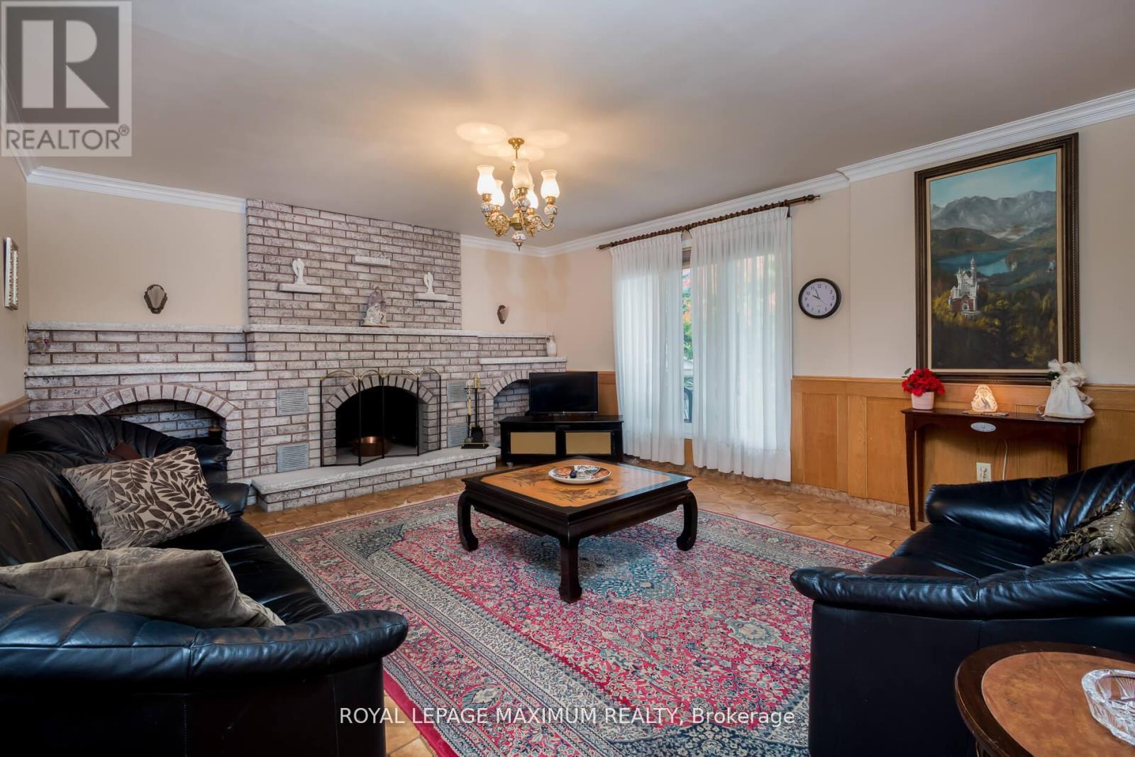 












119 GLEN LONG AVENUE

,
Toronto,




Ontario
M6B2M4

