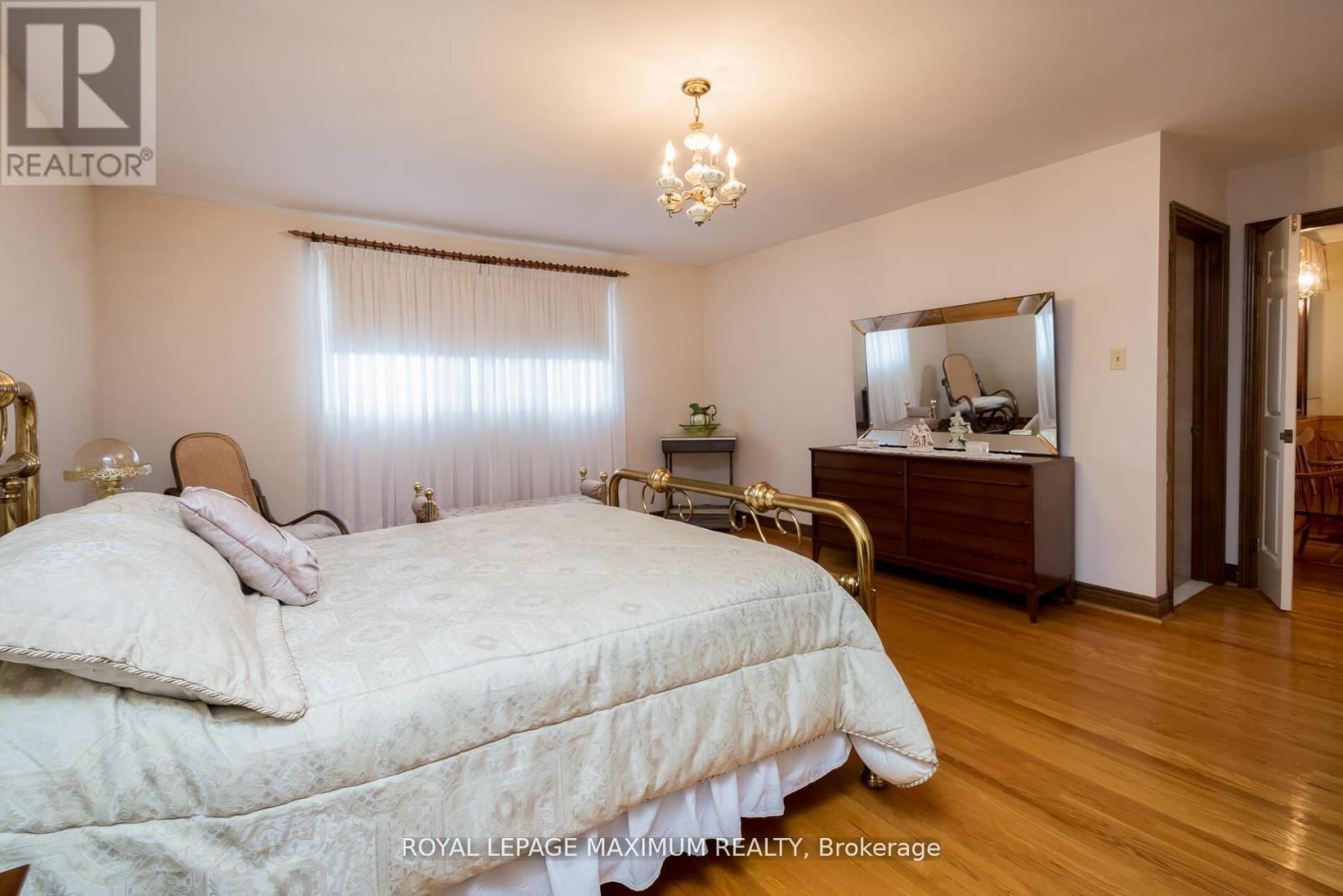 












119 GLEN LONG AVENUE

,
Toronto,




Ontario
M6B2M4

