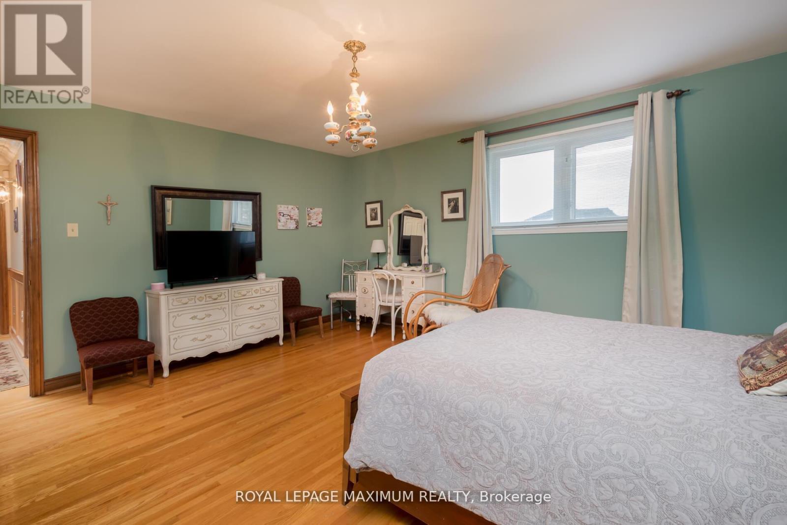 












119 GLEN LONG AVENUE

,
Toronto,




Ontario
M6B2M4

