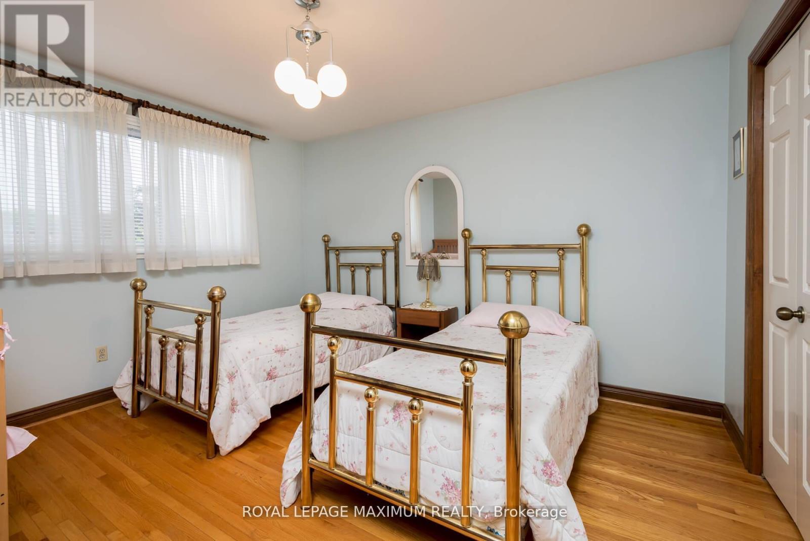 












119 GLEN LONG AVENUE

,
Toronto,




Ontario
M6B2M4

