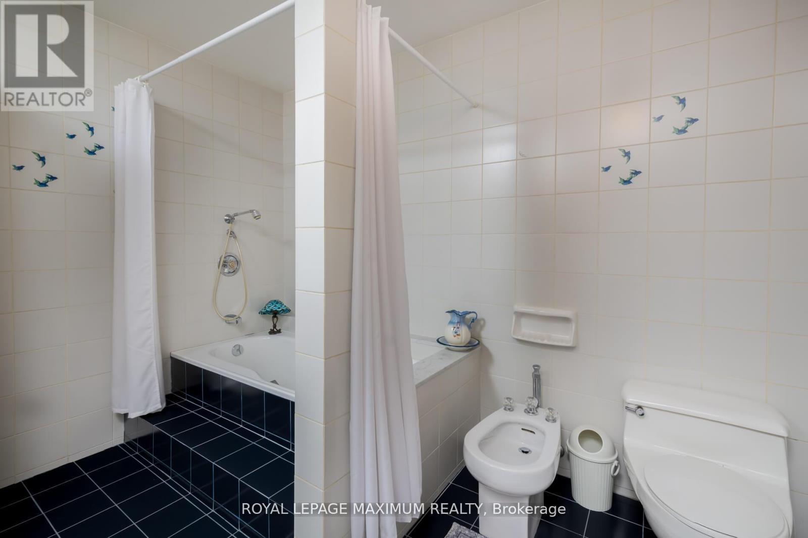 












119 GLEN LONG AVENUE

,
Toronto,




Ontario
M6B2M4

