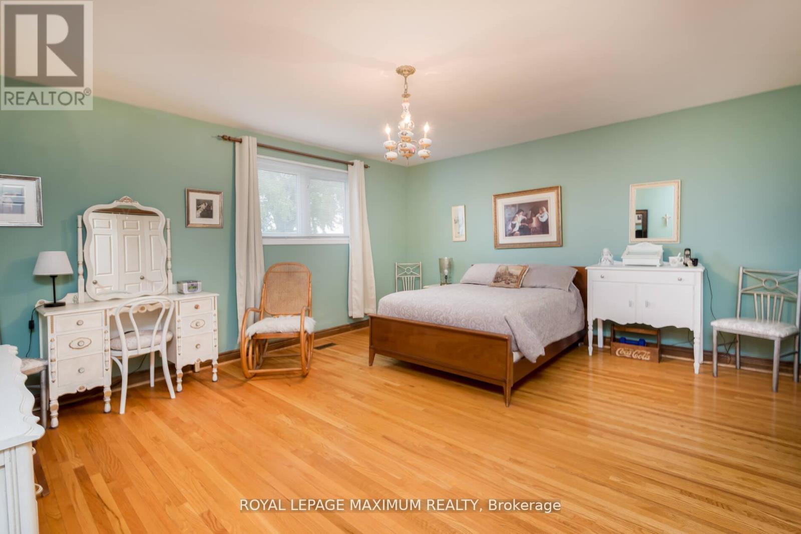 












119 GLEN LONG AVENUE

,
Toronto,




Ontario
M6B2M4

