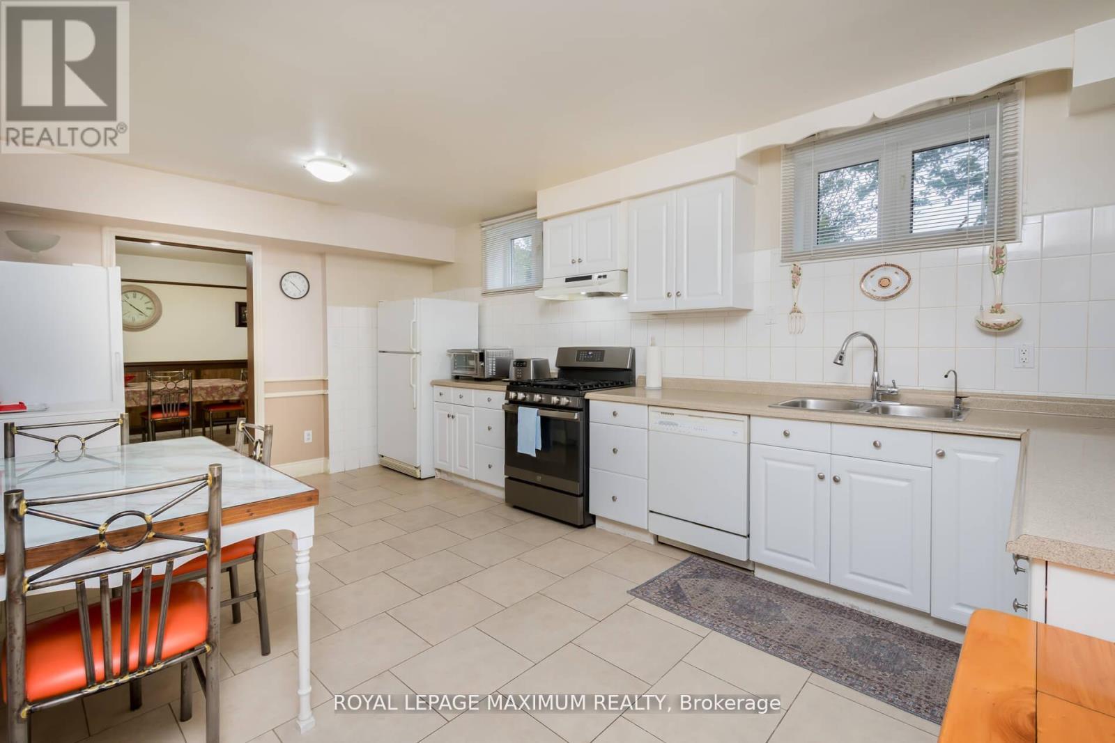 












119 GLEN LONG AVENUE

,
Toronto,




Ontario
M6B2M4

