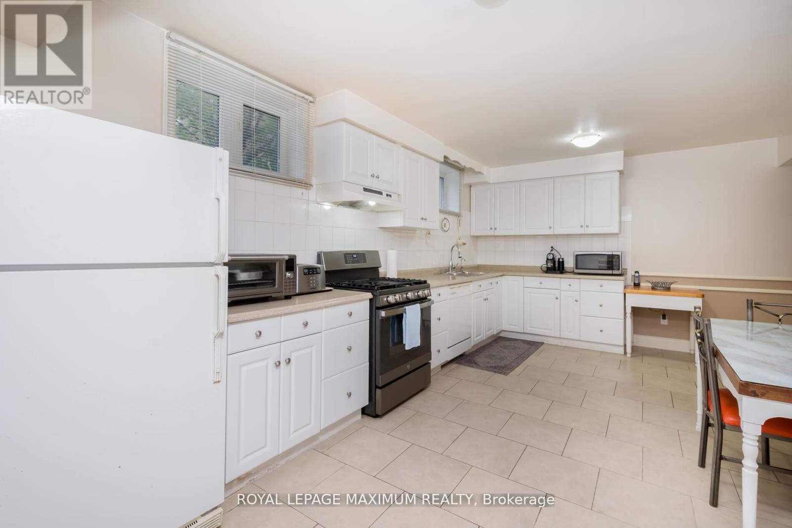 












119 GLEN LONG AVENUE

,
Toronto,




Ontario
M6B2M4

