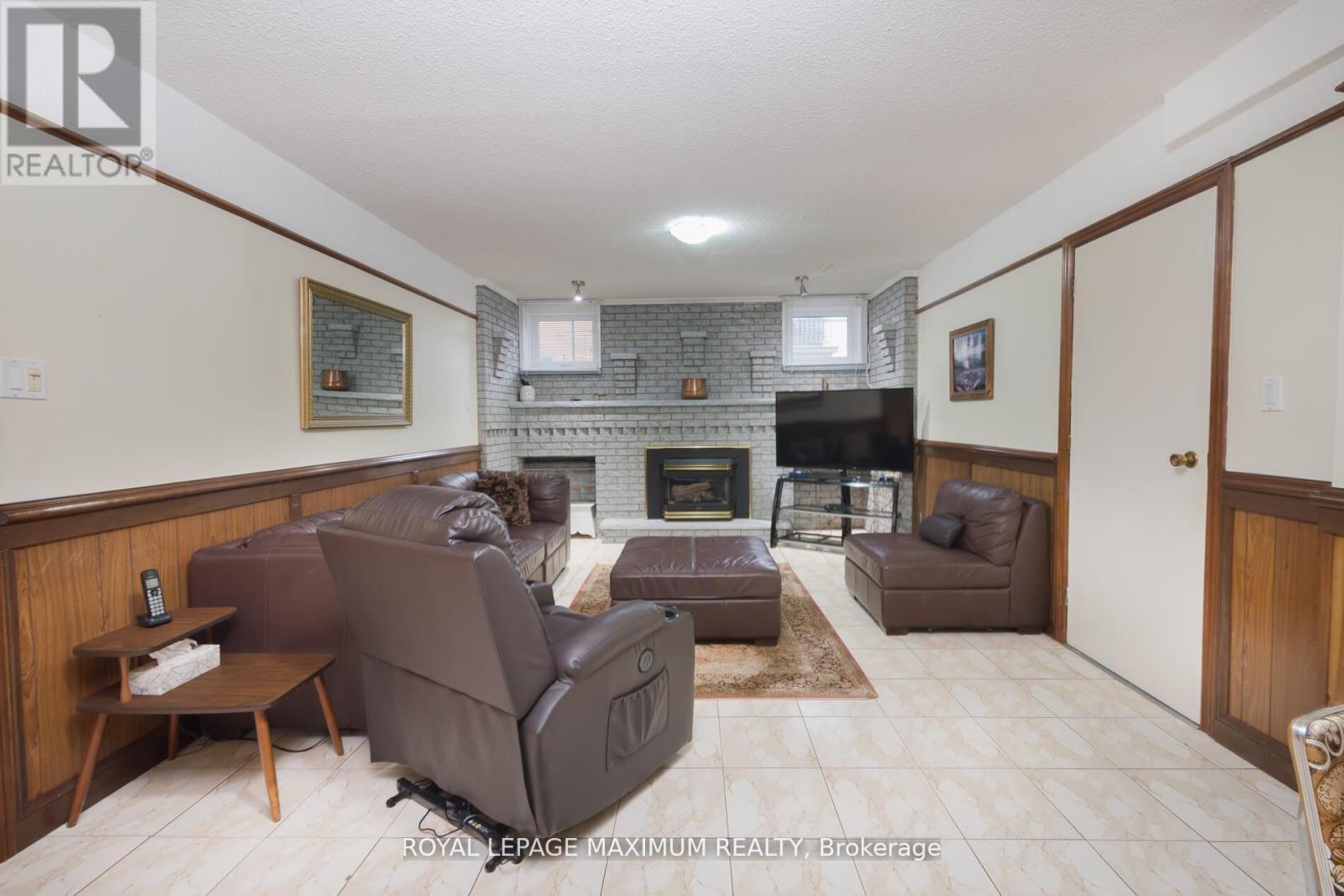 












119 GLEN LONG AVENUE

,
Toronto,




Ontario
M6B2M4

