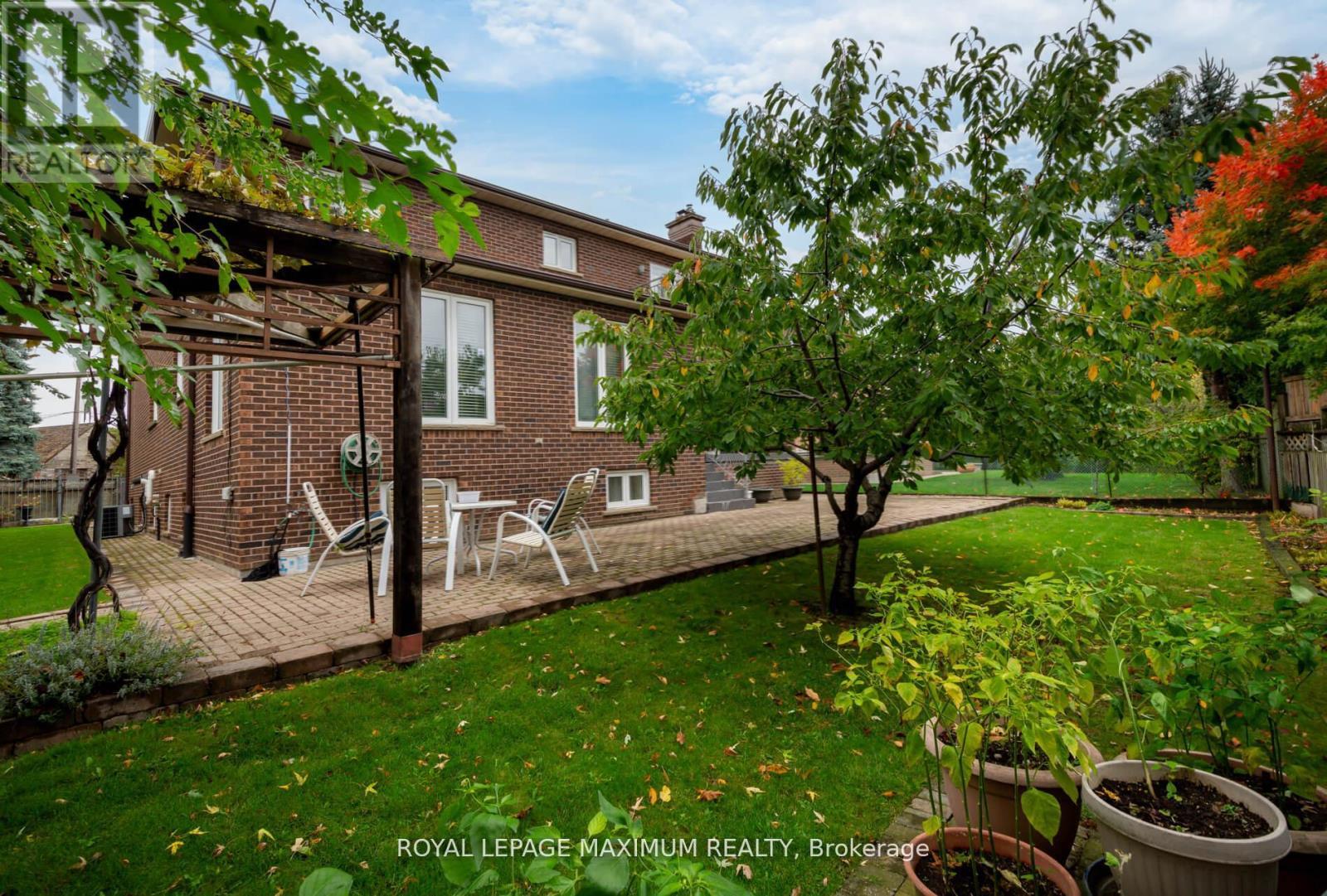 












119 GLEN LONG AVENUE

,
Toronto,




Ontario
M6B2M4

