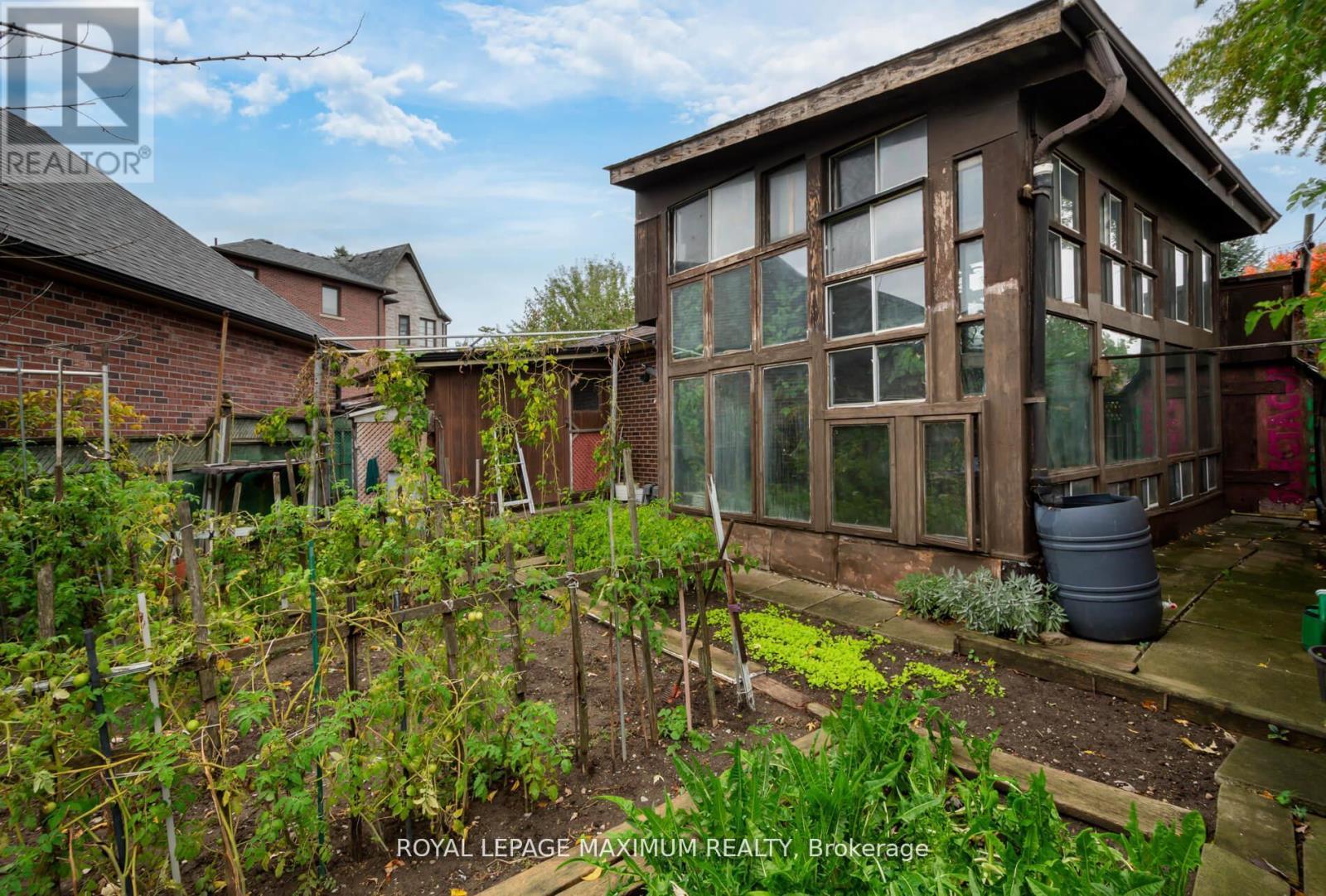 












119 GLEN LONG AVENUE

,
Toronto,




Ontario
M6B2M4

