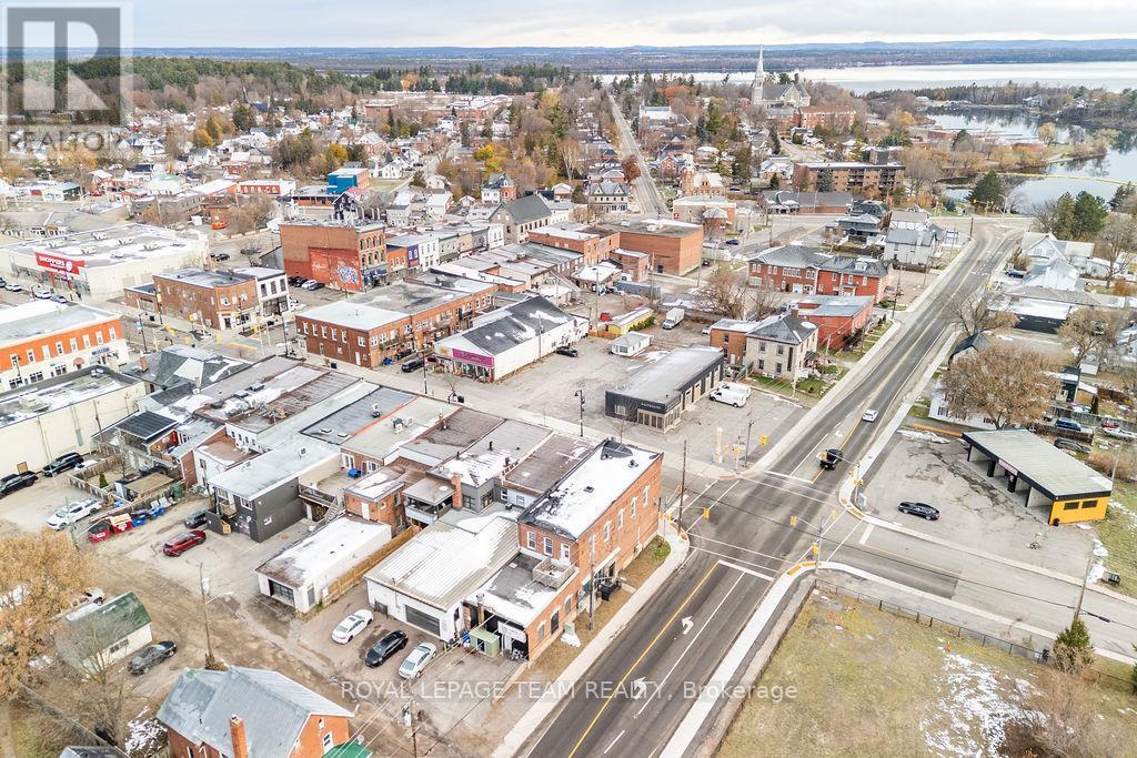 












4 ELGIN STREET W

,
Arnprior,




Ontario
K7S1N3

