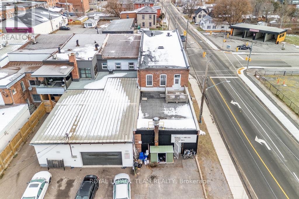 












4 ELGIN STREET W

,
Arnprior,




Ontario
K7S1N3

