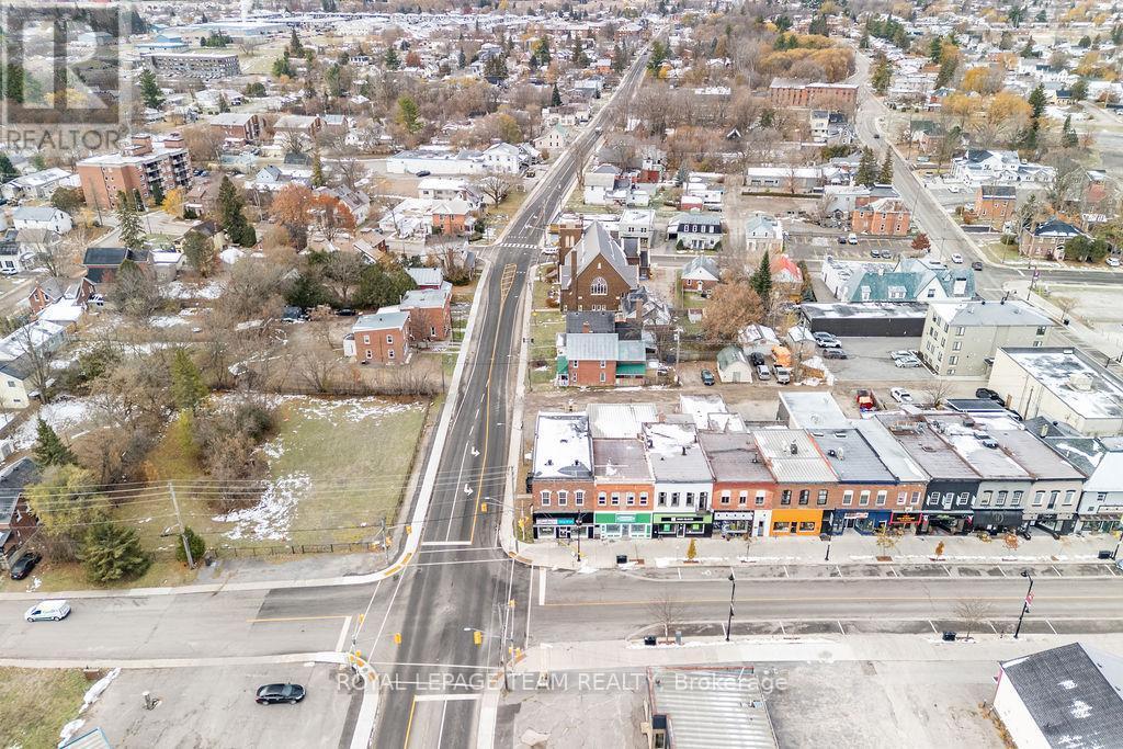 












4 ELGIN STREET W

,
Arnprior,




Ontario
K7S1N3

