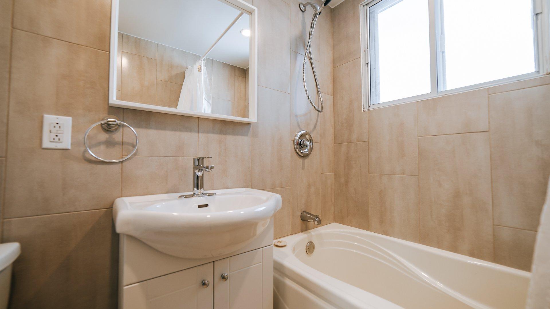 









10015


Rue de Lille

, 2,
Montréal (Ahuntsic-Cartierville),




QC
H2B2P8

