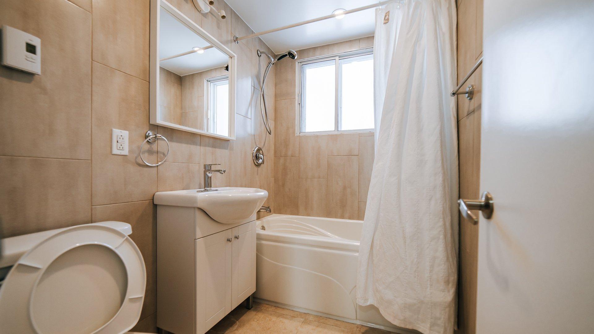 









10015


Rue de Lille

, 2,
Montréal (Ahuntsic-Cartierville),




QC
H2B2P8

