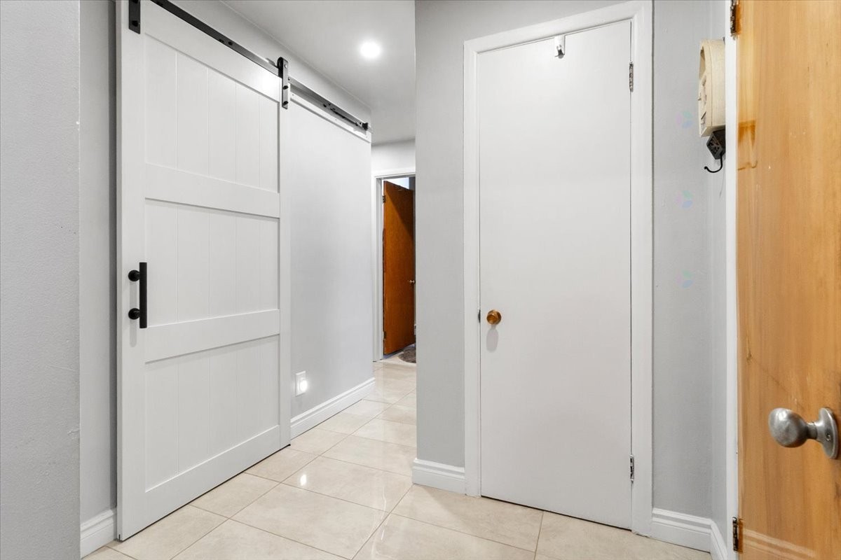 









2584


Rue Sauvé E.

,
Montréal (Ahuntsic-Cartierville),




QC
H2B1C3

