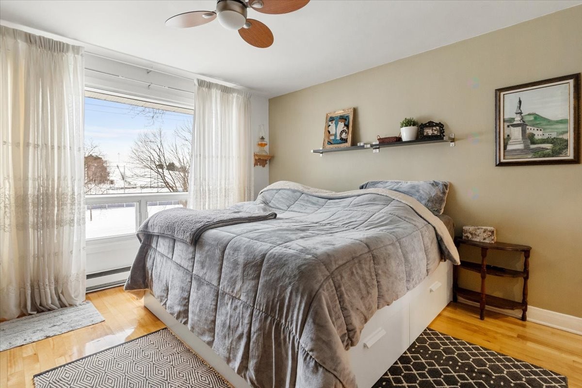 









2584


Rue Sauvé E.

,
Montréal (Ahuntsic-Cartierville),




QC
H2B1C3

