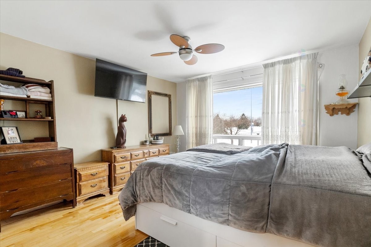 









2584


Rue Sauvé E.

,
Montréal (Ahuntsic-Cartierville),




QC
H2B1C3

