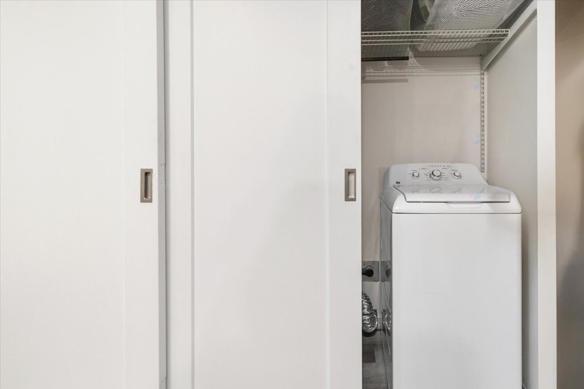 









2584


Rue Sauvé E.

,
Montréal (Ahuntsic-Cartierville),




QC
H2B1C3

