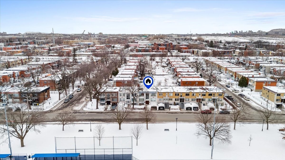 









2584


Rue Sauvé E.

,
Montréal (Ahuntsic-Cartierville),




QC
H2B1C3

